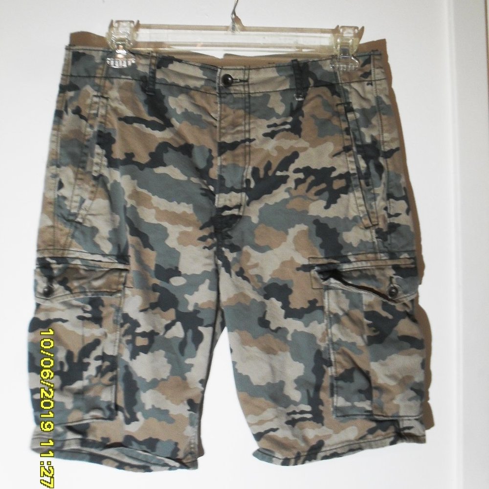 MEN'S LEVIS CARGO CAMI/CAMO SHORTS SIZE 33